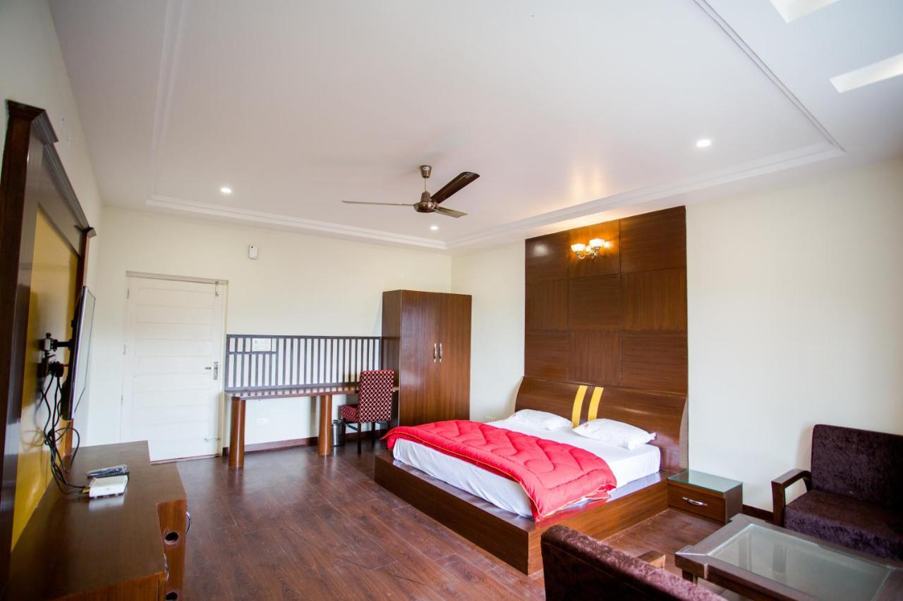 Tehri Club And Resort Chamba  Exterior photo